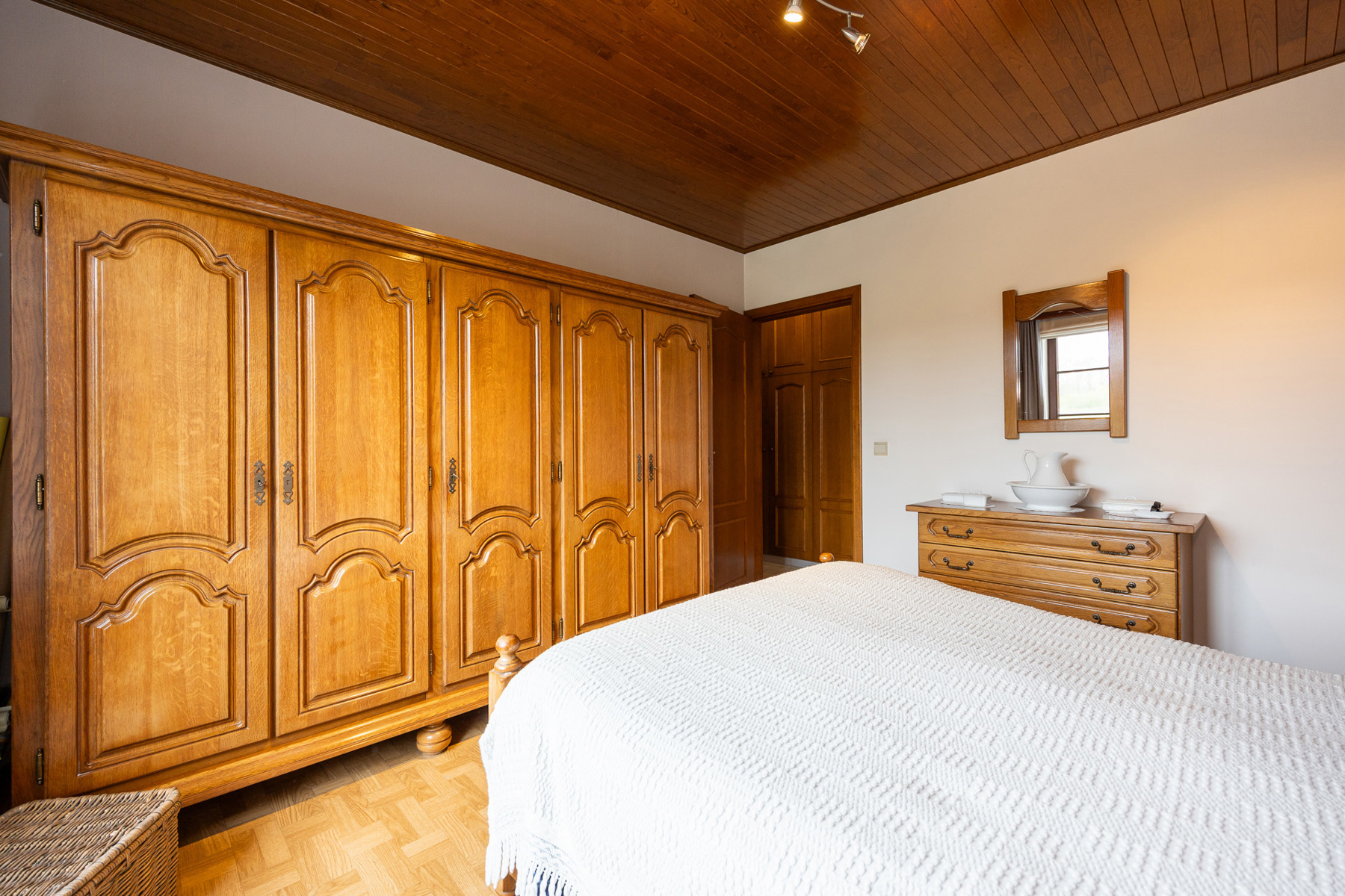 Rustig gelegen gezinswoning met 5 slaapkamers op een perceel van 1.782m². - foto 5