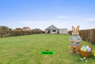 In de Brugsestraat 188 te Zedelgem bevindt zich deze karaktervolle en ruime gezinswoning (bouwjaar 1972) met maar liefst 277 m²...