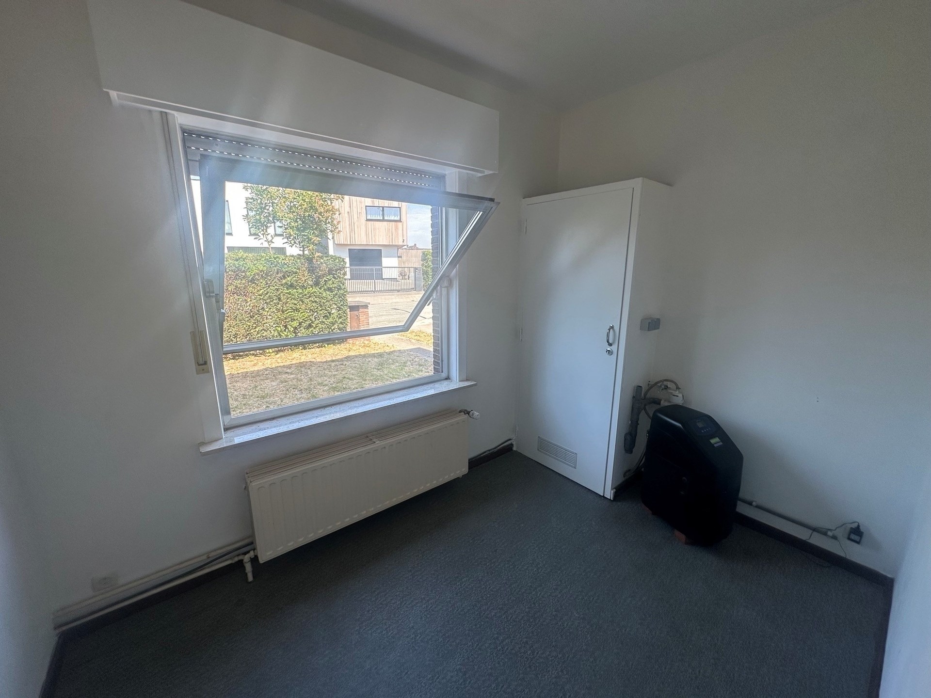 Ruime gezinswoning met 4 slaapkamers, garage en tuin. - foto 4