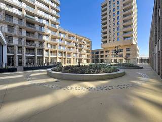 A luxurious and ready-to-move-in 2-bedroom apartment will be available in the prestigious Residence O'Sea in Ostend. This apartment stands out for its high-quality finish, exceptional layout and breathtaking view/view.Layout and advantages of the apartment:-Inviting entrance hall that gives a stylish first impression.-Separate toilet and handy storage (with washing machine connection)-Bedroom 1 (with built-in cupboards)-bathroom 1 (modern walk-in shower).-cozy living space-open kitchen with built-in appliances and kitchen island-Large, luxurious terrace with panoramic views -Bedroom 2 also with built-in cupboards-bathroom 2 with bath and large washbasin cabinet-Underground: parking space with a charging point and a private storage room.Residence O'Sea stands for modern architecture, quality and a unique location. Here you live within walking distance of the beach, shops and public transport, with all the luxury and comfort at your fingertips.This apartment is fully ready to move in: painted, equipped with stylish lighting and finished with an eye for detail. Are you interested in this property for rent in Ostend? Go to the website www.dewaele.com, click on the property you want to rent. Via the red button “request your visit”, we ask you to fill out a profile briefly. After that, we will contact you for a visit. Appointments cannot be made by phone. Request a visit