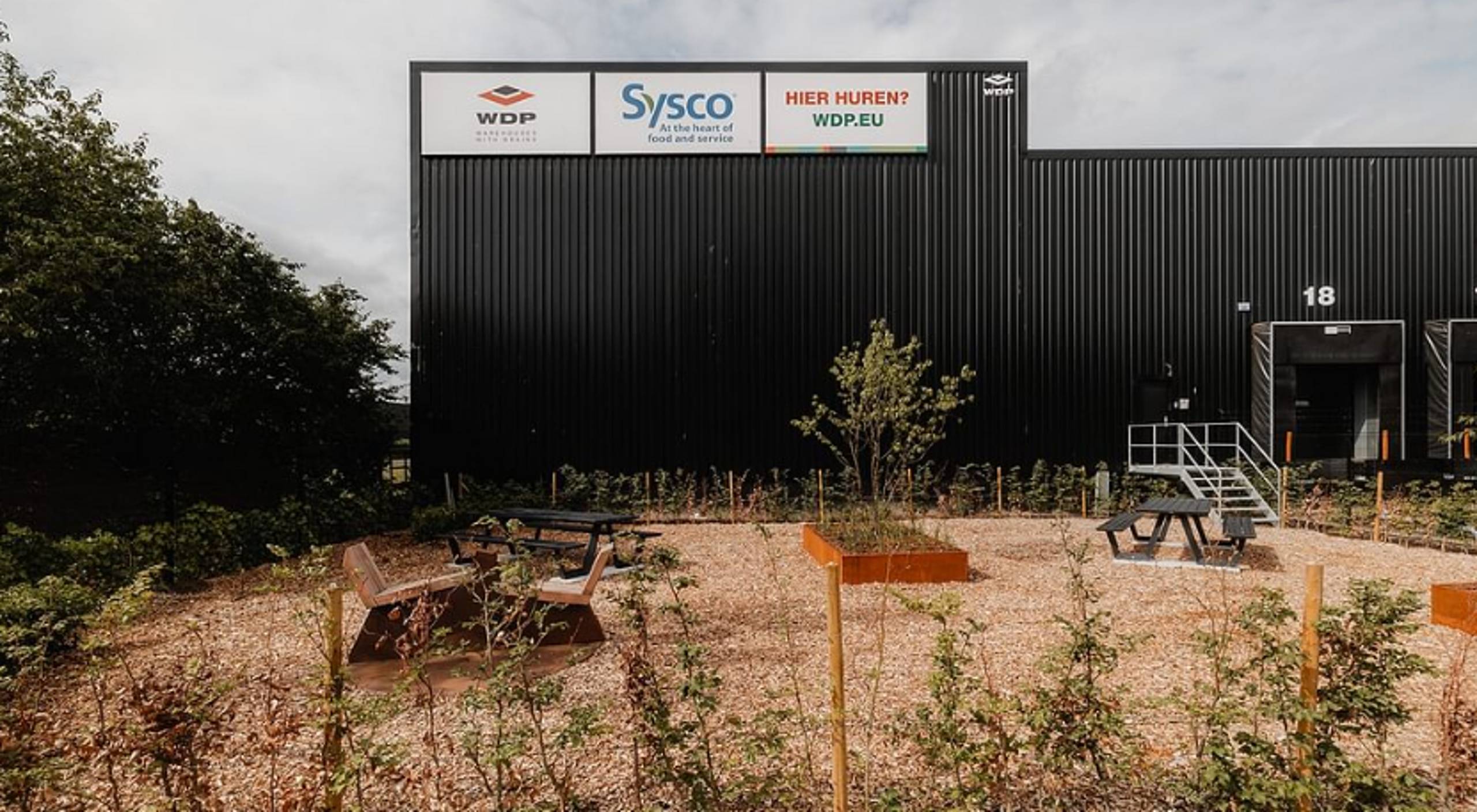 Magazijn met kantoren te huur  - foto 3