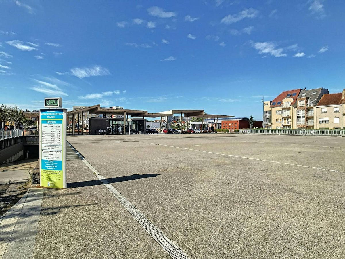 Uitzonderlijk ruime garagebox te huur onder het marktplein! - foto 4