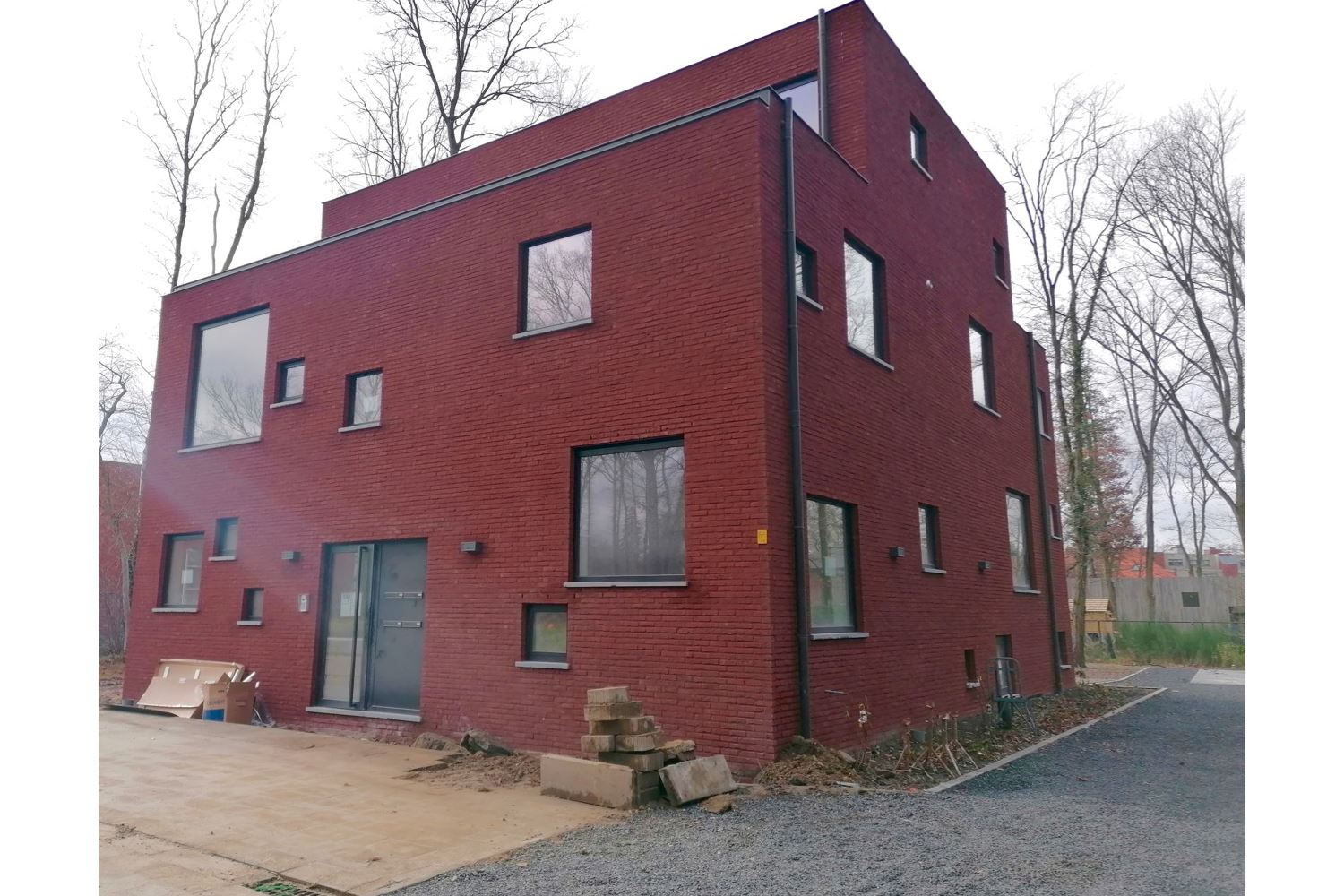 Genk, Busweg 3 bus 11 – Nieuwbouw-duplexappartement met 2 slaapkamers gelegen in een residentiële omgeving op wandelafstand van het centrum. - foto 2