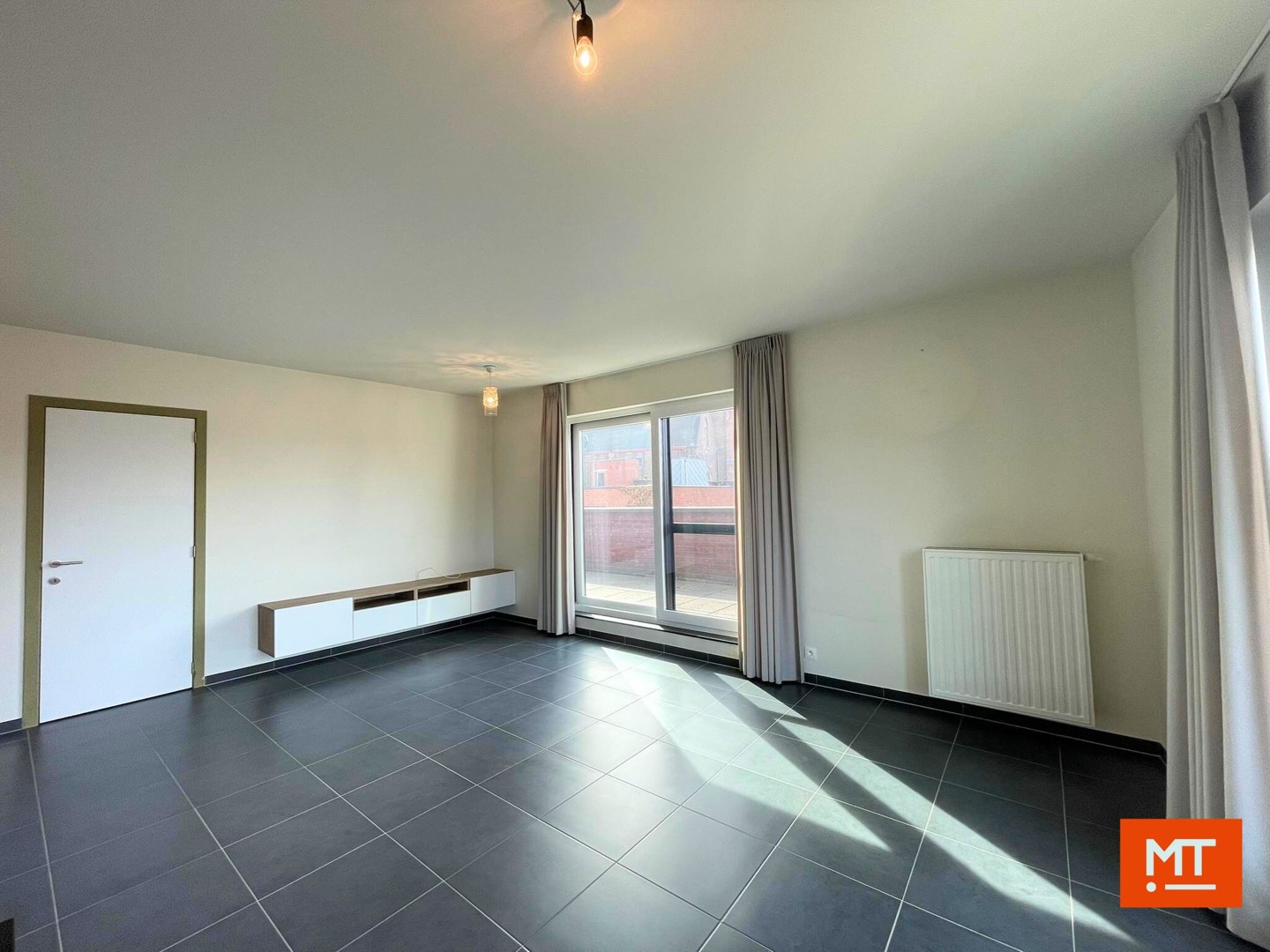 Instapklaar éénslaapkamerappartement met groot terras en ondergrondse staanplaats te huur in Izegem - foto 4