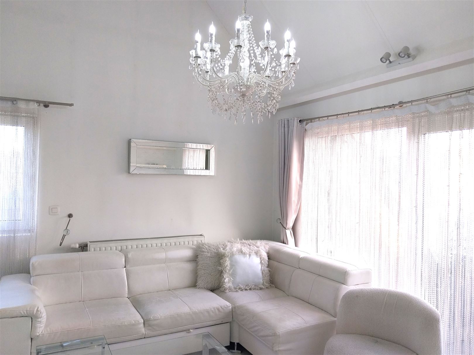 TE HUUR: Gemeubeld dakappartement met 2 slaapkamers te Heusden! - foto 2