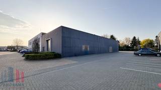 SME unit of 515 m² with furnished offices of 267 m² in a prime location!The storage space (two separate units) with a clear height of 6 m is...