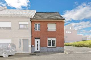 Voor meer info of een bezoek, bel 054 69 39 31 - Op zoek naar een ruime woning waar u meteen kan intrekken? Deze instapklare gezinswoning in...