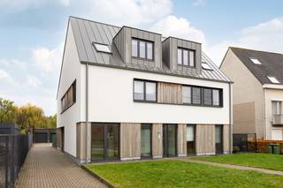 Dit modern en energiezuinig BEN-appartement (E-peil 17) uit 2022 biedt een combinatie van hedendaags wooncomfort, lage verbruikskosten en...