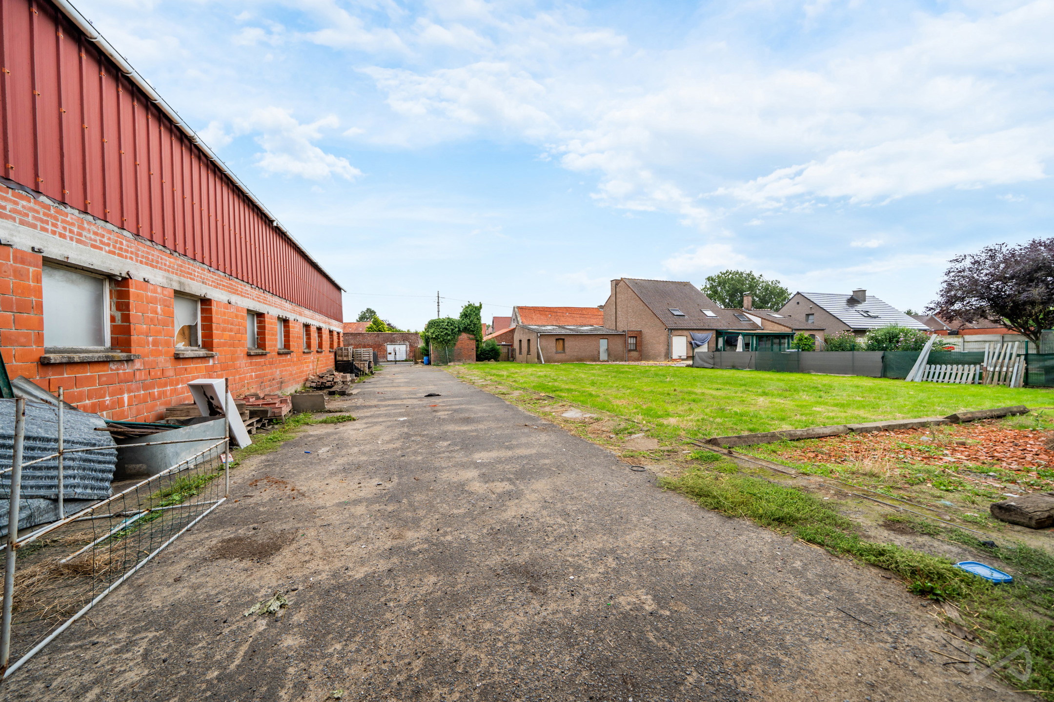 Bouwgrond van 1.906 m2 met ±600 m2 schuur - foto 4