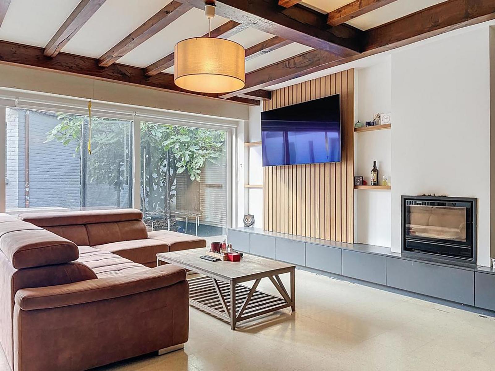 Woning met 5 slpk, bureel en magazijn van 170m² met uitweg - foto 3