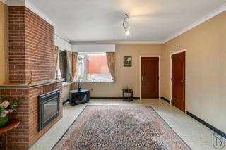 In het hart van Ronse vindt u deze ruime gezinswoning met een bewoonbare oppervlakte van ca. 244 m² op een perceel van 237 m². De woning telt...