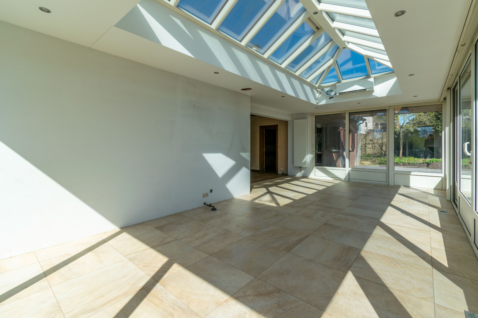 Een ruime (250m²), te moderniseren villa!! - foto 4