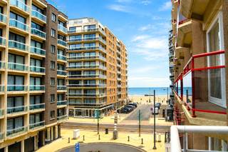 Modern appartement met 2 slaapkamers met zijdelings zeezicht. Gelegen in een jonge Residentie op 150m van het Epernayplein nabij winkels en openbaar vervoer. <br /><br />Indeling:<br />- ruime living met moderne open keuken en toegang tot terras<br />- 2 slaapkamers<br />- moderne badkamer met douchecabine en lavabomeubel<br />- apart gastentoilet<br />- berging  <br /><br />Er is tevens een privatieve kelderberging.<br /><br />Pluspunten:<br />- jonge residentie<br />- op 150m van het Epernayplein en in de omgeving van winkels en openbaar vervoer<br />- dicht bij de zee<br />- privatieve kelderberging<br /><br />Algemene onkosten: € 85,00/maand <br /><br />Beschikbaar vanaf 01/09/2026. <br /><br />Ben je geïnteresseerd in dit pand te huur in Middelkerke? Ga naar de website www.dewaele.com, klik op het pand dat je wenst te huren. Via de rode knop "vraag je bezoek aan" vragen we u kort een profiel in te vullen. Daarna nemen we contact op voor een bezoek. Telefonisch kunnen er geen afspraken gemaakt worden.