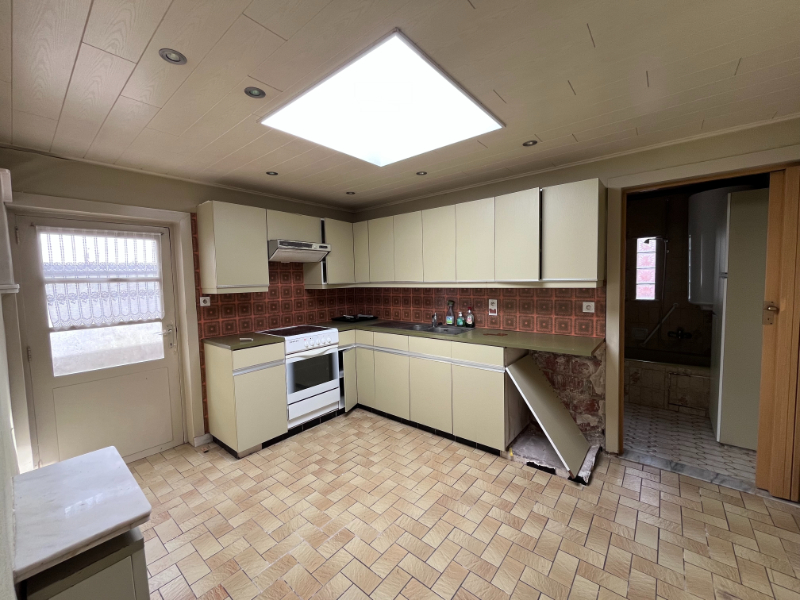 Totaal te renoveren woning op gunstige ligging in Brakel - foto 5