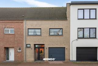 Deze ruime en gezellige woning in Puurs-Sint-Amands, gelegen in de St.-Katharinastraat 54, biedt een ideale combinatie van comfort en...