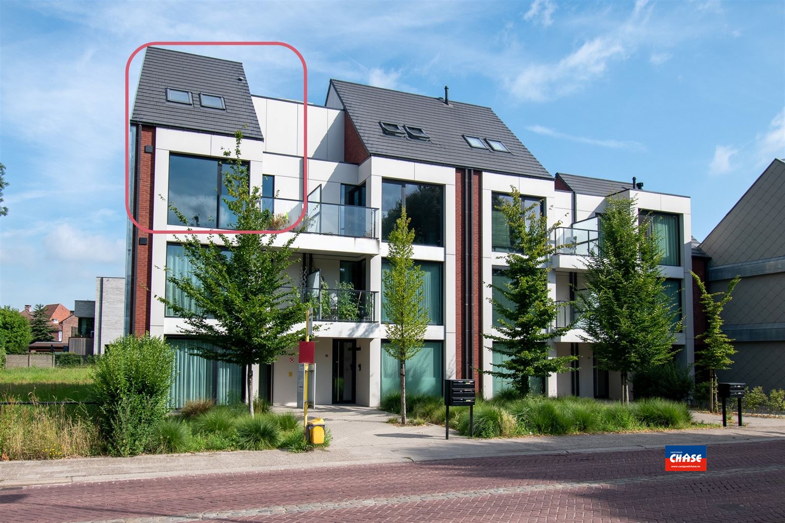 Duplex appartement met 2 slaapkamers, 2 terassen en autostaanplaats - foto 1