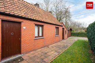 Deze vrijstaande woning, gelegen in een landelijke omgeving aan het einde van een doodlopende straat, biedt een zeldzame kans.De eigendom bevindt...