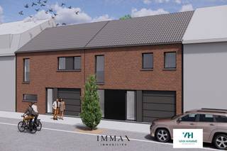 <p>In een rustige en kindvriendelijke buurt van Sint-Kruis bevindt zich deze nieuwbouwwoning met zuidwestgerichte tuin, ideaal voor wie op zoek is naar een thuis op een centrale locatie. De woning ligt in een aangename straat met vlotte verbindingen naar winkels, scholen en het centrum van Brugge.<br /><br />Op het gelijkvloers vind je een inkomhal met vestiaireruimte, gastentoilet en een lichtrijke bureauruimte - leefruimte met eetruimte en open keuken dat toegang biedt tot de berging &amp; wasplaats voorzien in de inpandige garage (22m²). De 1ste verdieping 3 ruime slaapkamers - extra dressingruimte - badkamer met ligbad, douche, toilet en dubbele lavabo. Het 2e verdiep, te bereiken via een vaste trap, biedt een 4e slaapkamer, hobbyruimte of opslagruimte van 34m²! <br /><br />Tot slot is de woning voorzien van hernieuwbare energie (lucht/water warmtepomp &amp; zonnepanelen) en wordt deze verwarmd door middel van vloerverwarming. <br /><br />Voor verdere informatie contacteer Céline op 0476 60 60 23 of mail naar celine@immax.be</p>