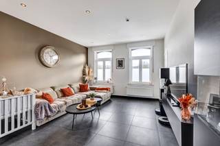 Voor meer info of een bezoek, bel 054 69 39 37 - Deze verzorgde en volledig gerenoveerde woning is meteen instapklaar en combineert comfort...