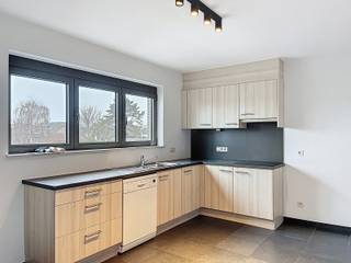 Consultez l'annonce sur www.living-stone.be et planifiez votre visite!Appartement situé au deuxième étage avec 2 chambres et terrasse, en plein...