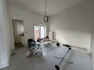 <p><span>Op zoek naar een gezellige studio op een toplocatie in Antwerpen? Deze studio op de vierde verdieping in een gebouw op de Oude Koornmarkt, midden in het bruisende historische stadscentrum combineert comfort met een uitstekende ligging. Gelieve alleen per mail te reageren - info@century21advieskantoor.be</span></p><p><span>Huurprijs: 850 + 100 vaste kosten.</span></p><p><span>De studio beschikt over een leefruimte met slaapgedeelte, een keuken en badkamer met douche en toilet.</span></p><p><span>Gelieve alleen per mail te reageren - info@century21advieskantoor.be</span></p>
