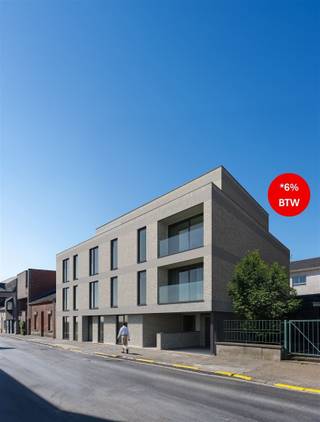 <p><span>Moderne luxe-appartementen in het centrum met ZW-gerichte terrassen. Het project bestaat uit een appartementsgebouw met vier bovengrondse bouwlagen met een gemeenschappelijke kelder waar parkeerplaatsen, fietsenstalling en bergingen voorzien zijn. In totaal zijn er 7 appartementen in dit project, twee per verdieping en een penthouse. Het project wordt gebouwd met hoogwaardige, duurzame materialen. Om aan het moderne wooncomfort te voldoen zal de nodige akoestische isolatie worden voorzien. De gebouwen worden voorzien van thermische isolatie en energiezuinige technieken om aan de geldende EPB normen te voldoen.</span></p><p><span>Elk appartement heeft 2 slaapkamers, een ruime living met aansluitend een groot zonnig terras, mooie ingerichte keuken, badkamer met douche, berging-wasplaats.</span></p><p><span> VERKOOP AAN 6% BTW mogelijk onder voorwaarden !! </span></p><p><span> De werken zijn gestart.</span></p><p><span> </span></p><p><span> </span></p><p><span> </span></p><p><span> </span></p><p><span> </span></p><p><span> </span></p><p><span> </span></p><p><span> </span></p><p><span> </span></p><p><span> </span></p><p><span> </span></p><p><span> </span></p><p><span><br /><br /></span></p><p><span> </span></p><p><span> </span></p><p><span> </span></p><p><span> </span></p><p><span> </span></p><p><span> </span></p><p><span> </span></p><p><span> </span></p><p><span> </span></p><p><span> </span></p><p><span> </span></p><p><span> </span></p><p><span> </span></p><p><span> </span></p><p><span> </span></p><p><span> </span></p><p><span> </span></p><p><span> </span></p><p><span> </span></p><p><span> </span></p><p><span> </span></p><p><span> </span></p><p><span><br /><br /><br /></span></p><p><span>Beschrijving </span></p><p><span>VERKOOP AAN 6% BTW m</span><span>ogelijk onder voorwaarden !</span></p>