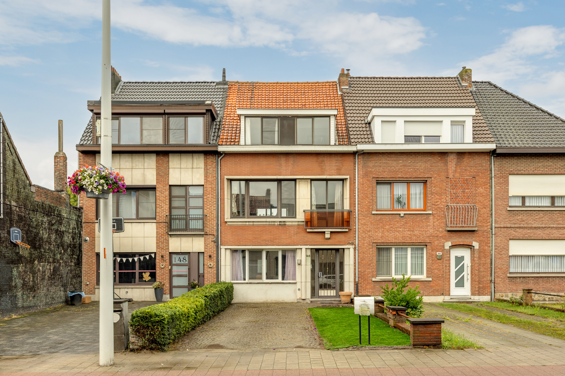 Zeer ruime woning met oprit, garage, terras en grote tuin! - foto 1