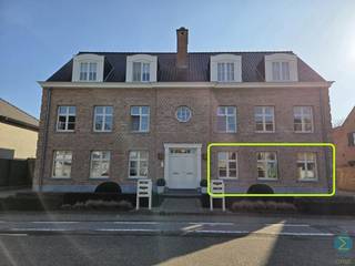 Ruim drie-slaapkamer appartement met garage en terras.Via de inkomhal betreedt u dit ruim en praktisch ingedeeld appartement. De lichtrijke woonkamer...
