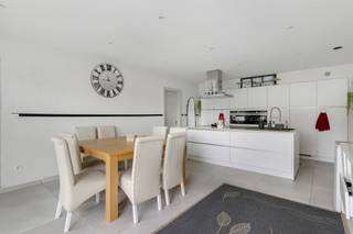 <p><span>Recente woning met 6 slaapkamers vlakbij Centrum Koersel </span></p><p><span> </span></p><p><span>Belangrijkste troeven: </span></p><p><span>- </span><span>R</span><span>uime woning </span></p><p><span>- </span><span>Voldoet aan de moderne eisen </span></p><p><span>- </span><span>6 slaapkamers </span></p><p><span>- </span><span>Buiten volledig aangelegd </span></p><p><span>- </span><span>Vlakbij Koersel-Centrum </span></p><p><span>- </span><span>Volledig onderkelderd </span></p><p><span> </span></p><p><span>Bekijk zeker ook de grondplannen met de afmetingen. Zo krijgt u van thuis uit al een perfect beeld van wat deze woning te bieden heeft! </span></p><p><span> </span></p><p><span>Wenst u meer info of een vrijblijvende bezichtiging, contacteer dan ons kantoor op het nummer 011 85 15 15 en wij helpen u graag verder. </span></p>