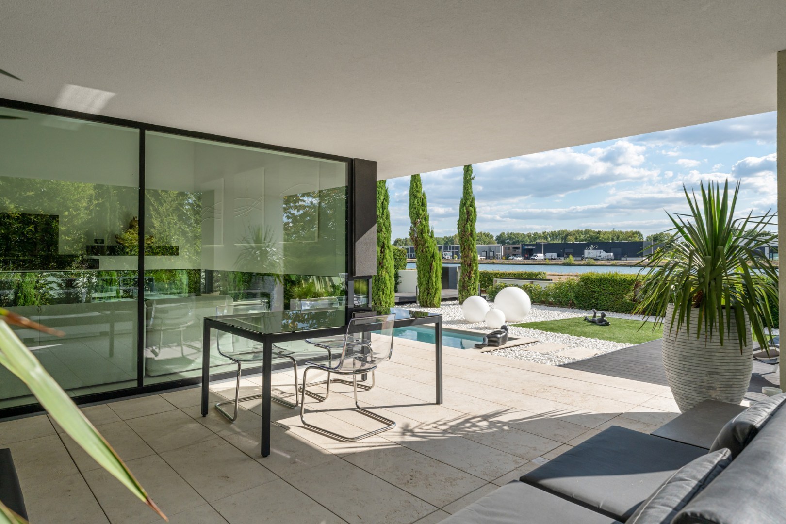 Unieke designvilla met zwembad en panoramisch uitzicht op het Albertkanaal - foto 2