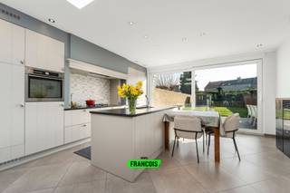 Deze prachtige instapklare woning in Lissewege werd de afgelopen jaren quasi volledig gerenoveerd, waarbij steeds gebruik werd gemaakt...