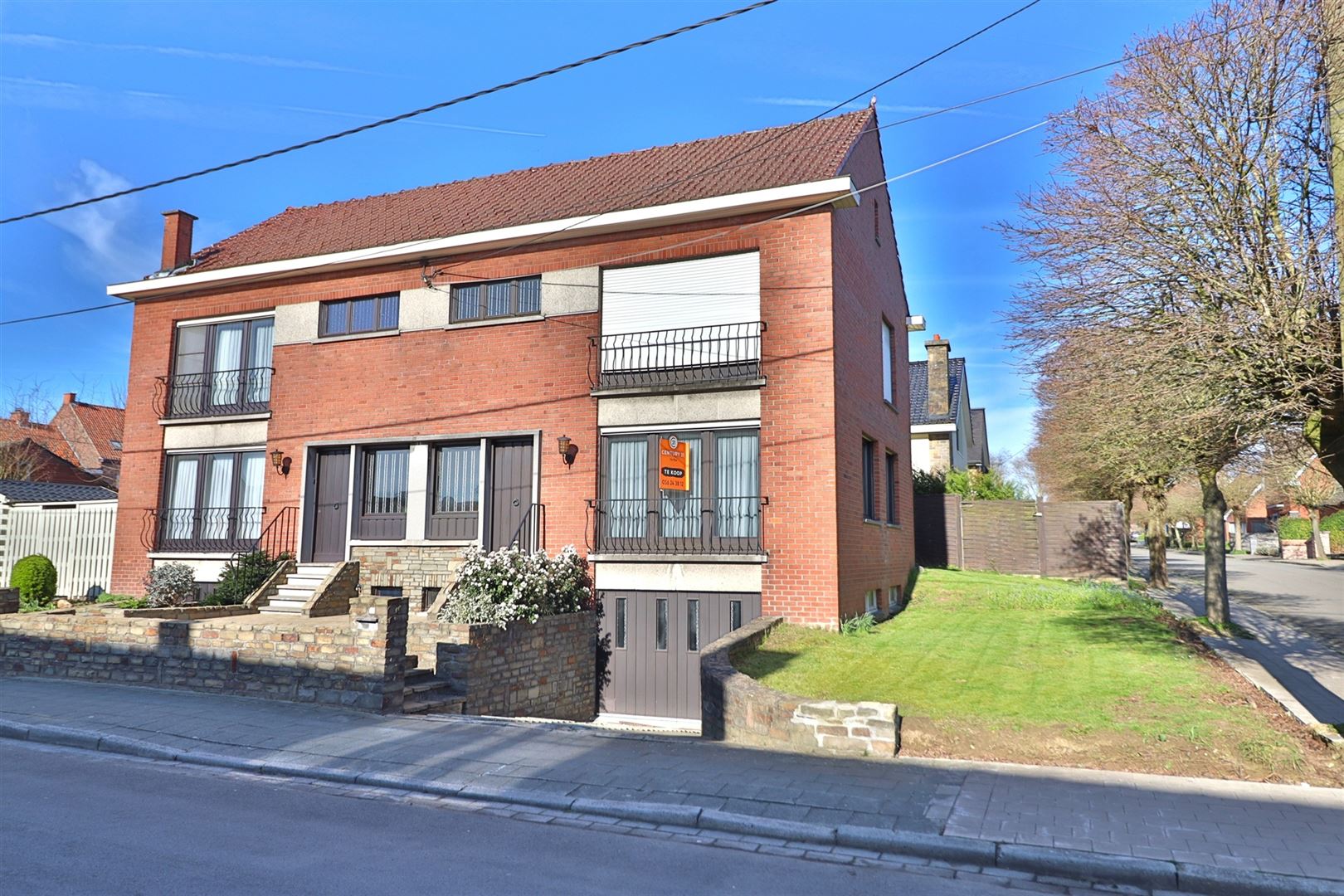 Stevige halfopen woning in hartje Aalbeke - foto 1
