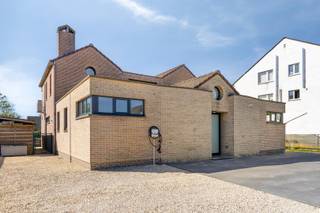 Instapklare gerenoveerde woning met praktijkruimte op zuidgericht perceel (13a48ca)Recent gerenoveerde, polyvalente woning op een zuidgericht...