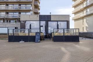 Trendy verhuurde horecazaak "Elysee" te koop op de Zeedijk van Oostende.Indeling:- Horecazaak met 64 zitplaatsen binnen en 60 zitplaatsen op...