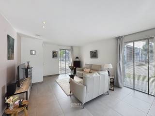 Instapklare energiezuinige woning met 3 slaapkamers, ZUIDgerichte tuin en mogelijkheid tot garage te Lissewege!<br /><br /><span><span><span><span><span><span><span><span><span><span><span><span><span><span>Op zoek naar een woning waar kwaliteit, comfort, energiezuinigheid en een uitstekende afwerking samenkomen? Dan is deze prachtige woning in het charmante Lissewege beslist het ontdekken waard.</span></span></span></span></span></span></span></span></span></span></span></span></span></span><br /><span><span><span><span><span><span><span><span><span><span><span><span><span><span>Deze tot in de puntjes afgewerkte en volledig instapklare woning biedt alles wat u vandaag van een moderne gezinswoning mag verwachten. De woning werd met bijzonder veel aandacht voor detail afgewerkt en beschikt over een aangename, praktische indeling en een hedendaags wooncomfort.</span></span></span></span></span></span></span></span></span></span></span></span></span></span><br /><span><span><span><span><span><span><span><span><span><span><span><span><span><span>Met 3 volwaardige slaapkamers is er voldoende ruimte voor het hele gezin, maar ook voor wie een thuisbureau, hobbyruimte of logeerkamer wenst.</span></span></span></span></span></span></span></span></span></span></span></span></span></span><br /><span><span><span><span><span><span><span><span><span><span><span><span><span><span>Een belangrijke troef is het energielabel A. Dankzij de uitstekende energieprestaties geniet u hier van een comfortabele woning met een bijzonder gunstig energieverbruik.</span></span></span></span></span></span></span></span></span></span></span></span></span></span><br /><span><span><span><span><span><span><span><span><span><span><span><span><span><span>Ook buiten heeft deze woning heel wat te bieden. De zuidgerichte tuin vormt een heerlijke plek om te ontspannen, te genieten van de zon of gezellig samen te zijn met familie en vrienden. Bovendien is er mogelijkheid tot het voorzien van een garage, een bijzonder interessante extra troef voor wie nood heeft aan een eigen parkeer- of bergruimte.</span></span></span></span></span></span></span></span></span></span></span></span></span></span><br /><span><span><span><span><span><span><span><span><span><span><span><span><span><span>Gelegen in het pittoreske Lissewege, geniet u hier van de rust en charme van een karaktervol dorp, terwijl belangrijke voorzieningen en verbindingswegen vlot bereikbaar zijn.</span></span></span></span></span></span></span></span></span></span></span></span></span></span><br /><br /><strong>INDELING:<br /><u><em>Gelijkvloers:</em></u></strong><br />Lichtrijke, ruime inkomhal - LICHTRIJKE living met VLOERVERWARMING - NIEUWE, volledig ingerichte open leefkeuken (o.a. met dubbele spoelbak, heteluchtoven, inductiefornuis, dampkap, vaatwasmachine, ingebouwde koelkast) - ruime berging (met alle voorzieningen voor wasmachine en droger) - afzonderlijk gastentoilet (met lavabo) -  ZUIDgerichte tuin, volledig omheind, met mooi zonneterras  en UITWEG langs achteraan, alsook een zeer ruim tuinhuis!<br /><br /><u><em><strong>Eerste verdieping:</strong></em></u><br />Ruime nachthal met  NIEUWE inbouwkasten - NIEUWE badkamer (o.a. met dubbel lavabomeubel, ligbad en inloopdouche) - afzonderlijk toilet - 3 ruime slaapkamers.<br /><br /><u><em><strong>Tweede verdieping:</strong></em></u><br />RUIME, DUBBEL geïsoleerde zolder (Bereikbaar via vlizotrap, mogelijkheid tot het creëren van een extra slaapkamer).<br /><br /><u><strong>Opmerkingen:</strong></u><br />- ENERGIEZUINIGE WONING => EPC: 53 kWh/m2!<br />- Elektriciteit GOEDgekeurd!<br />- OVERAL VLOERVERWARMING met verschillende THERMOSTATEN.<br />- VOLLEDIG geschilderd in neutrale kleuren.<br />- Internet EN TV aansluiting aanwezig in alle slaapkamers.<br />- Regenwaterput van 5.000l aanwezig.<br />- NIEUWE KEUKEN, BADKAMER, VLOEREN,...<br />- VERKOOP ONDER REGISTRATIE.<br />- Op wandelafstand van speelplein.<br />- Elektrische zonnescreens aanwezig!<br />- ZONNEPANELEN aanwezig!<br /><br />INTERESSANT aanbod met vlotte verbinding met zowel de expresweg en A11! Afgewerkt met degelijke materialen en PERFECT ONDERHOUDEN! Uitermate geschikte voor jonge gezinnen. <span><span><span><span><span><span><span><span><span><span><span><span><span><span>Een energiezuinige, perfect afgewerkte woning met een zonnige tuin én mogelijkheden voor een garage: Een unieke combinatie die u absoluut ter plaatse moet komen ontdekken, </span></span></span></span></span></span></span></span></span></span></span></span></span></span><span><span><span><span><span><span><span><span><span><span><span><span><span><span>een woning waar u zonder zorgen uw nieuwe thuis van kunt maken. </span></span></span></span></span></span></span></span></span></span></span></span></span></span>Contacteer ons snel voor een vrijblijvend bezoek ter plaatse op 050/70.01.02 of  info@centro.be!