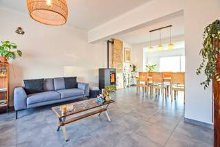 KIJKDAG ZATERDAG 17/01 VAN 14U TOT 16U! (graag vooraf inschrijven) Unieke kans! Deze ruime en lichtrijke woning is gelegen op een prachtig perceel...