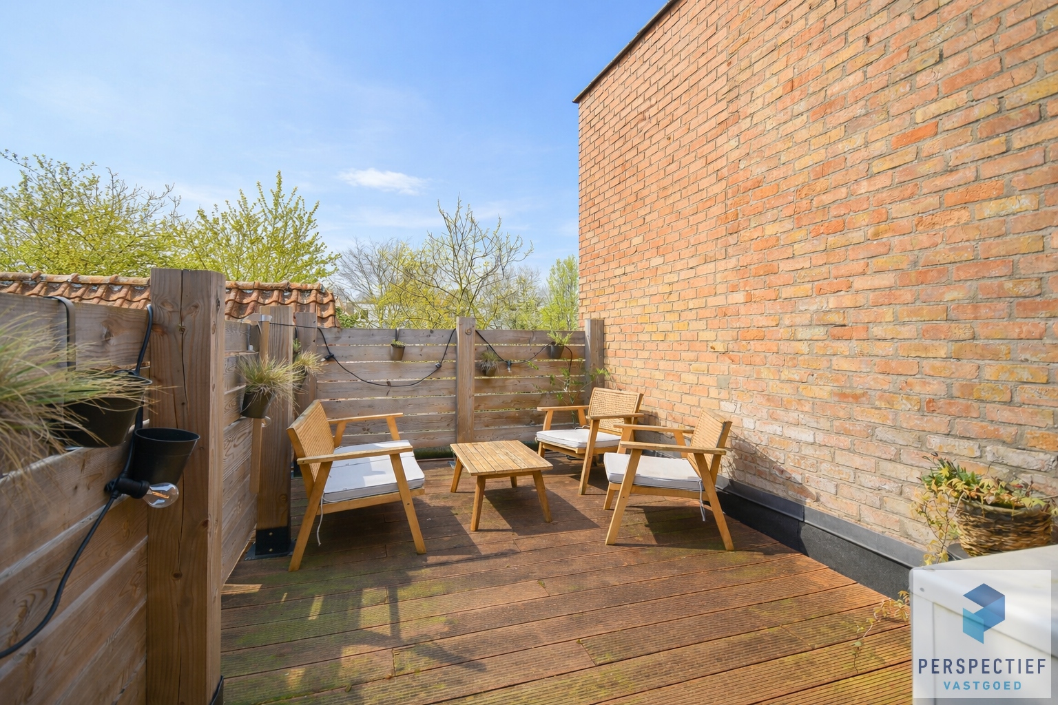 Mooie INSTAPKLARE stadswoning met 3 slpk en koer - foto 2