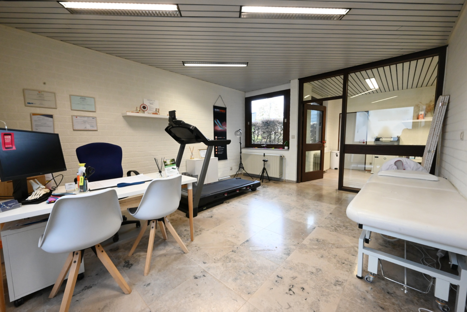 Praktijk-/ kantoorruimtes op een commerciële locatie! - foto 2