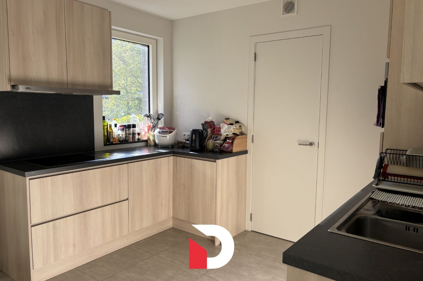 Lichtrijk gelijkvloers appartement met twee slaapkamers en 55 m² terras. - foto 3