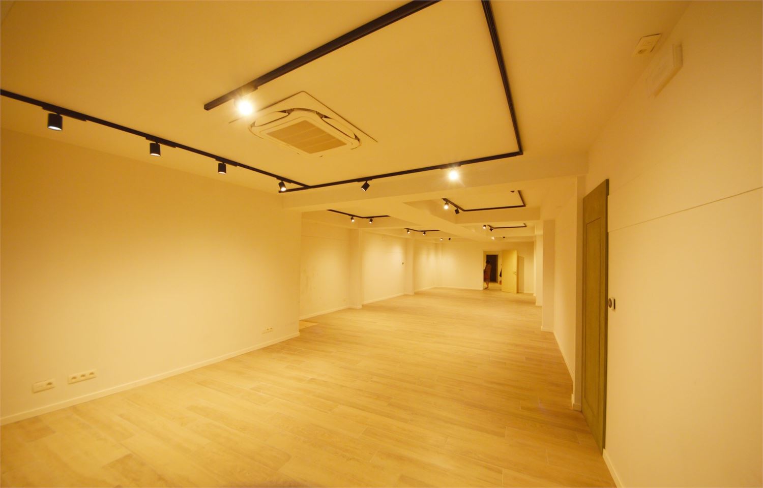 Commercial for rent in Aalst - photo 5