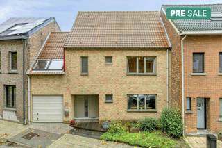 Dit huis in Boom is een buitenkans voor wie op zoek is naar een instapklaar en ruim huis en dat gecombineerd met een kindvriendelijke en...