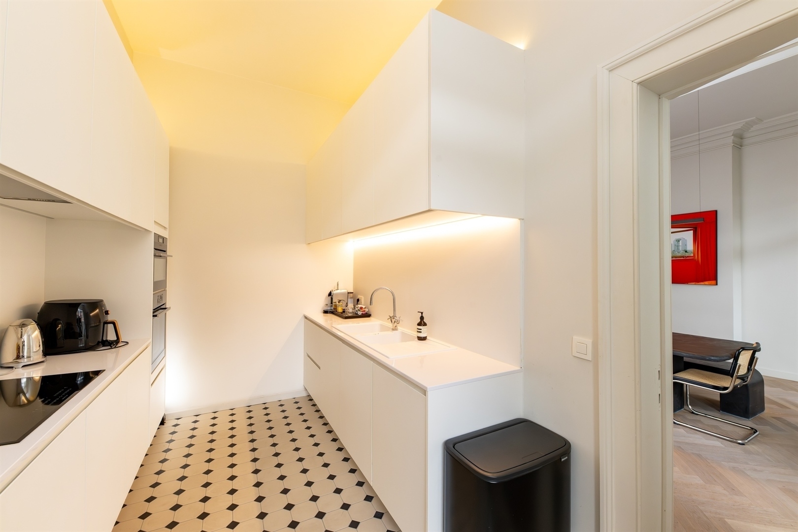 Zuid ∣ Appartement rénové avec goût et doté d'une grande terrasse - photo 4