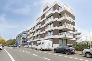 This shell commercial space, located along the Koninklijke Baan in De Panne, has an area of 213 m². In the vicinity of the Koningsplein...