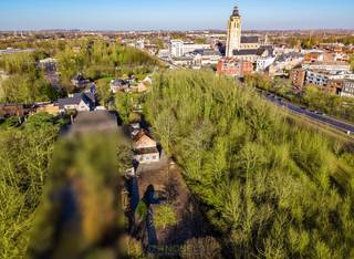 RENOVATIEPROJECT / TE ONTWIKKELEN LUXEPERCEEL VAN 1.507M² aan een HISTORISCHE ARM VAN DE SCHELDE in het hart van Oudenaarde. Deze eigendom aan...