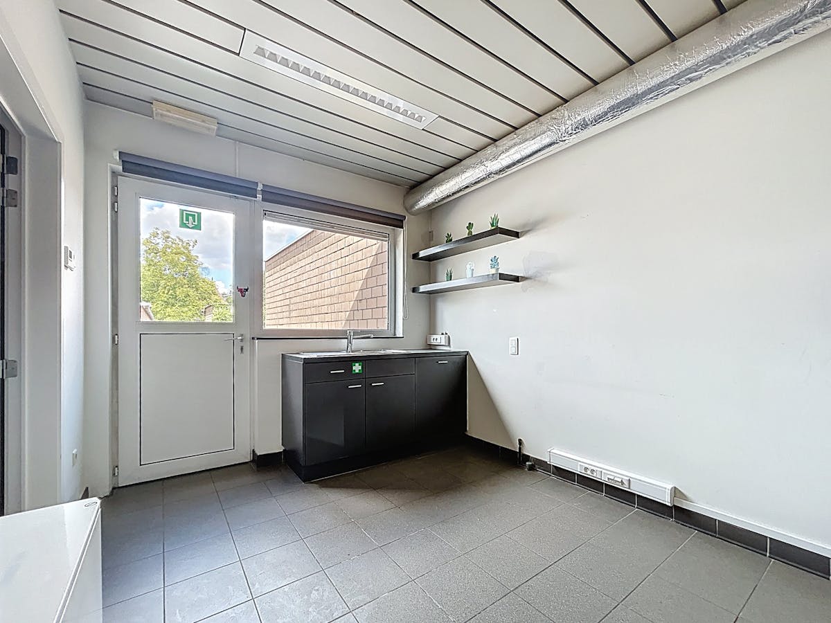 Commercial space for rent in the center of Kalmthout! - photo 4