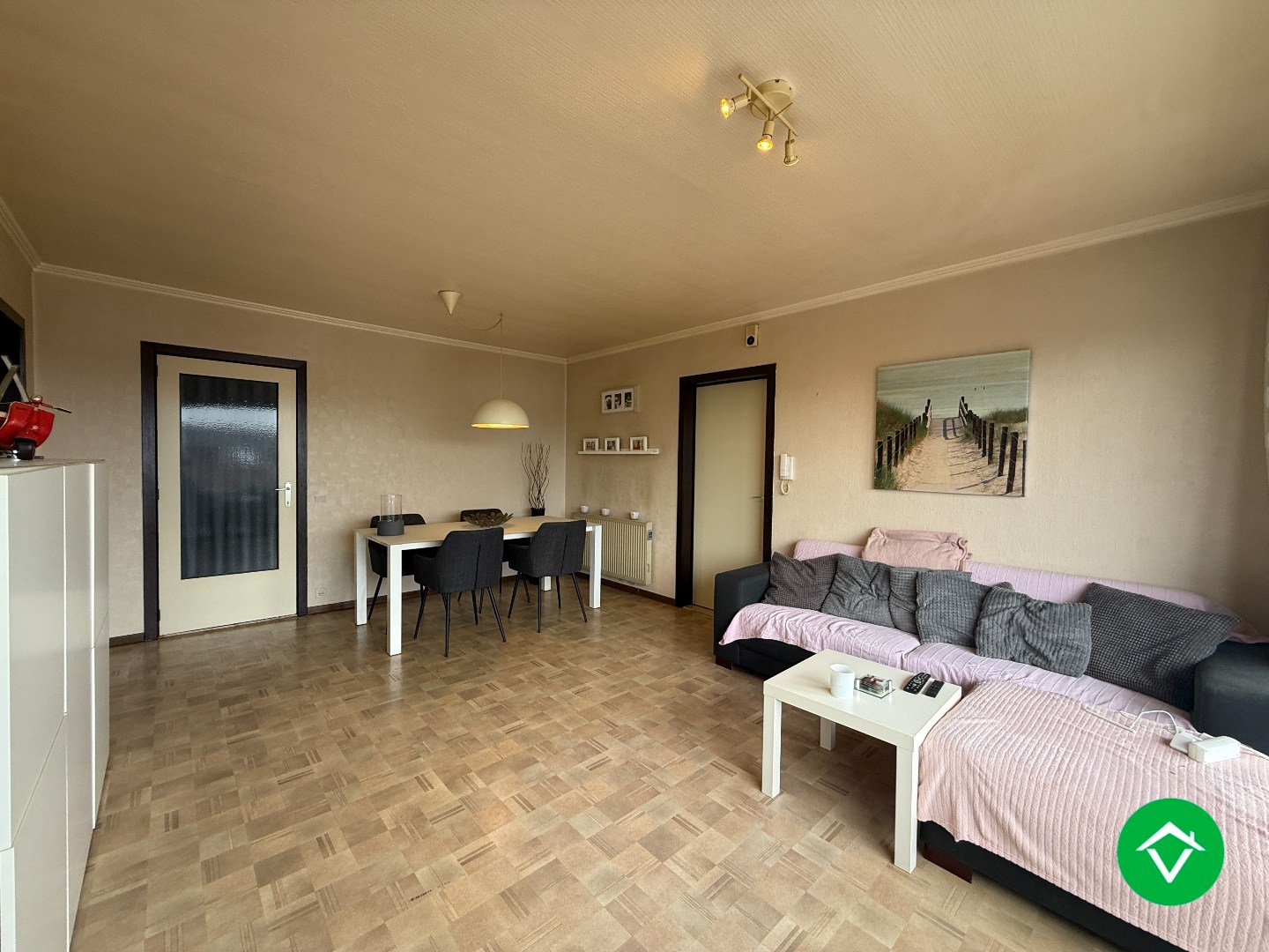 Appartement met twee slaapkamers, terras en autostaanplaats te Roeselare - foto 5