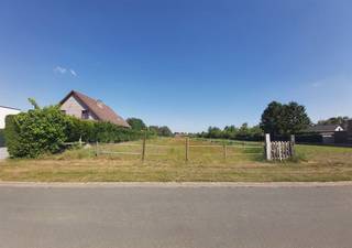 In het gezellige Opgrimbie (Maasmechelen) vindt u dit mooie perceel grond van 15a65ca, gelegen langs de Werfstraat, een rustige straat in...