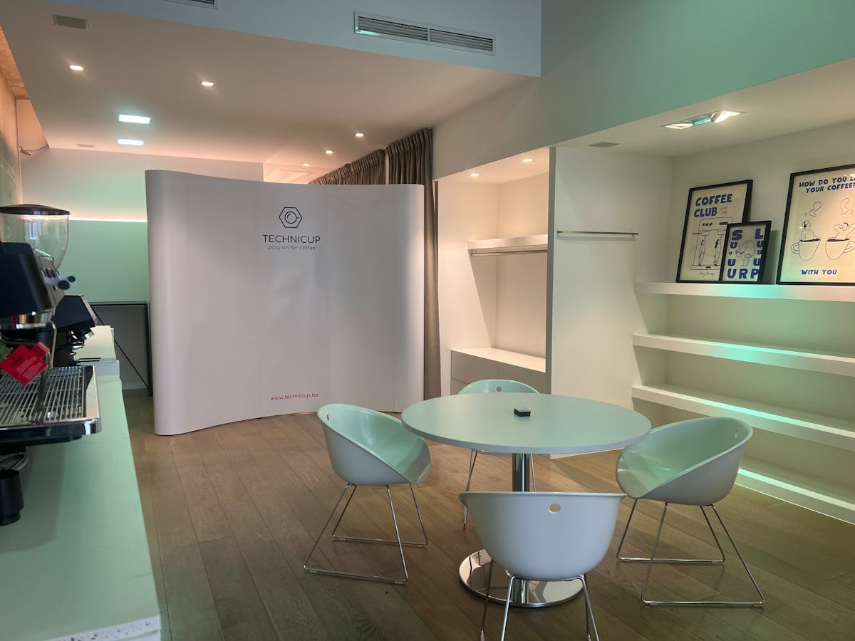 Kantoor- of dienstenruimte van ca. 149m² nabij de winkelstraat in Roeselare. - foto 4