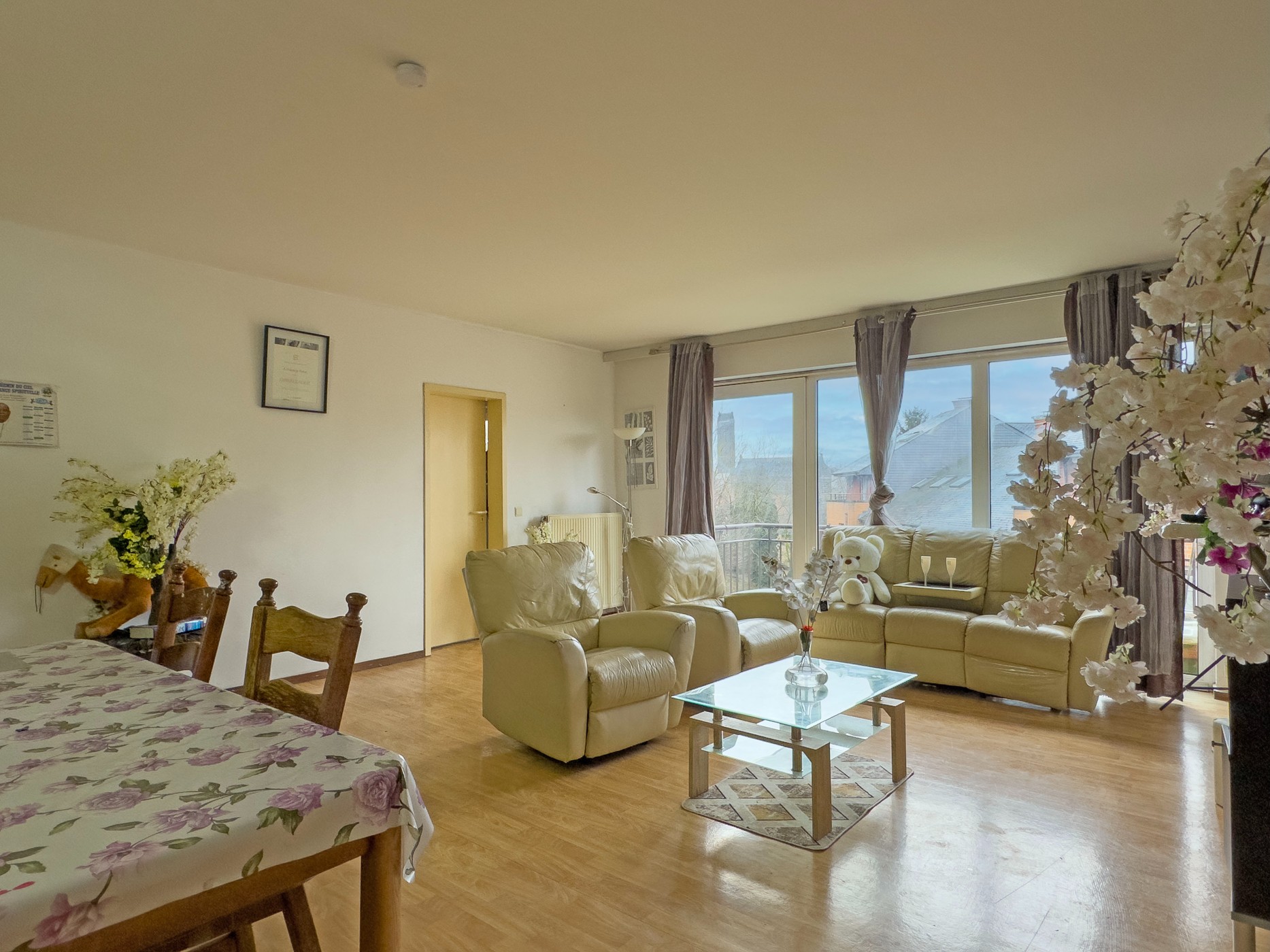 Ruim, instapklaar appartement met 3 slaapkamers en twee terrassen! - foto 4