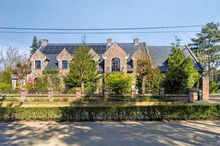 LUXUEUZE VILLA MET ONGEZIENE RUIMTE EN COMFORT EEN UNIEKE PAREL IN EINDHOUTStap binnen in deze uitzonderlijke villa met een bewoonbare oppervlakte...